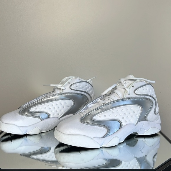 Jordan White Metallic Silver White WMNS AIR OG CW0907 100 - Size 8W NEW - Picture 4 of 10